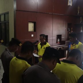 Wakapolres Gunung Mas Pimpin Apel Pagi di Tengah Hujan, Semangat Personel Tak Surut