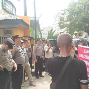 Masyarakat Tebing Tinggi Demo ke Pengadilan Negeri ,Terkait Bebasnya Ratu Narkoba Dari Jerat Hukum