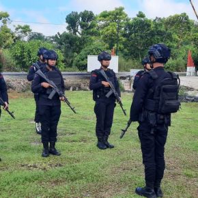 Ciptakan Kamtibmas, Satbrimob Polda Kalteng Patroli Dialogis Ke Tempat Keramaian