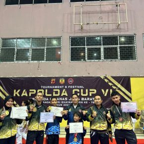Personel Polresta Cirebon Raih Medali Emas Kejuaraan Karate Kapolda Cup