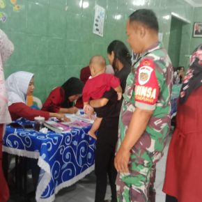 Babinsa Kesepuhan Dampingi Gerakan Intervensi Serentak Pencegahan Stunting.
