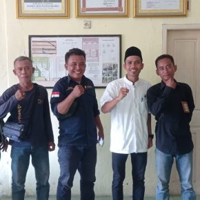 Sinergitas Kepala Desa Legok Sukamaju dengan Wartawan di Kantor Desa