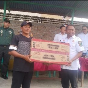 Menonton Pertandingan Sepakbola ,Lucky Draw kepada Penonton Di lapangan PT Socfindo MataPao