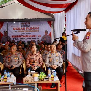 Sambut Hari Bhayangkara Ke-78, Polda Kalteng Bersama Polres Jajaran Bedah Rumah Warga
