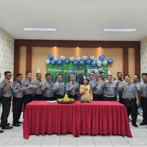 Dharma Wanita Persatuan Lapas Pancur Batu Kanwil Kemenkumham Sumut Gelar Pertemuan Rutin Sekaligus Rayakan Ulang Tahun Plt Kalapas