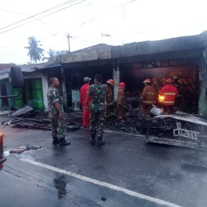 Dua Unit Ruko di Tebing Tinggi Dilalap Sijago Merah