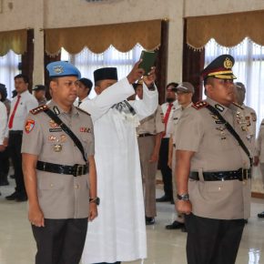 Kapolresta Cirebon Pimpin Upacara Sertijab Wakapolresta Cirebon