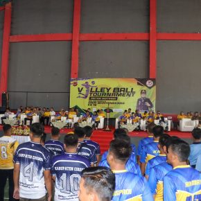 18 Tim Bertanding di Turnamen Voli Antar Instansi yang Digelar Polresta Cirebon Untuk Meriahkan Hari Bhayangkara ke-78