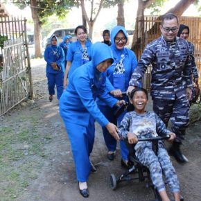 Peringati Hari Jadi Lanal Cirebon dan Jalasenastri Ke-78, Danlanal Cirebon Laksanakan Anjangsana Kepada Keluarga Prajurit Penderita Penyakit Kronis dan Berkebutuhan Khusus