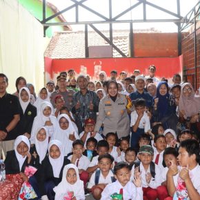 Peringati Hari Anak Nasional, Polresta Cirebon Kunjungi SLB ABCD Bina Mandiri