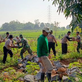 Kebersamaan Bangun Desa dalam Program TMMD ke 121 Kodim 0620/Kab Cirebon