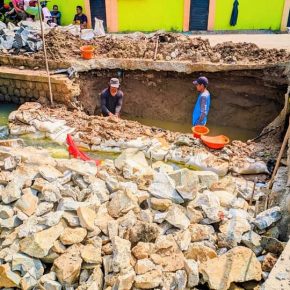 Proyek pelebaran jembatan KEMIRI-NIBUNG, yang tertulis dari papan Informasi kegiatan tersebut dari.