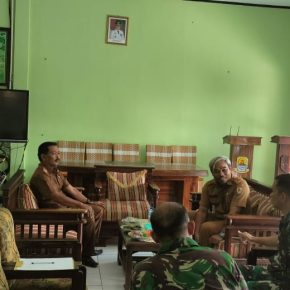 Kehangatan Warga Kubang begitu Terasa Sambut Satgas TMMD ke-121