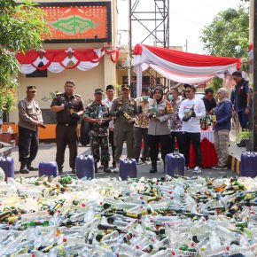 Polresta Cirebon Musnahkan Ribuan Miras Berbagai Merek Hasil KRYD dan Operasi Pekat