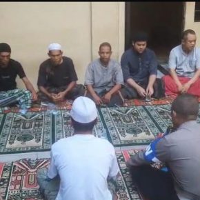 Gelar Jumat Berkah bersama Tahanan, Bidpropam Polda Kalteng Berbagi Makan Gratis