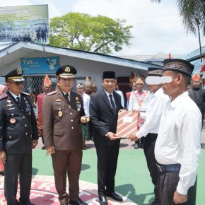 Puncak HUT RI Ke-79 Tahun 2024 Sebanyak 1040 Orang Narapidana Lapas Tebing Tinggi Terima SK Remisi Umum, 12 Orang Langsung Bebas.