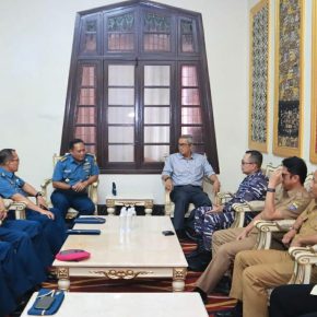 Danlanal Cirebon Dampingi Peserta Penelitian Dosen Bidang Studi Kepemimpinan dan Kejuangan TA. 2024 Seskoal Laksanakan Courtesy Call (CC) ke Walikota Cirebon
