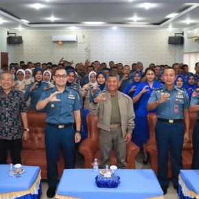 Tingkatkan Motivasi Prajurit, Motivator Nasional Dr. Aqua Dwipayana Sampaikan Sharing Komunikasi di Lanal Cirebon