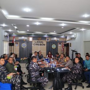 Jelang HUT TNI AL Ke-79, Danlanal Cirebon Memimpin Rapat Koordinasi Bersama Forkopimda Kota Cirebon Dalam Rangka Pelaksanaan Kegiatan Sosial dan Tabur Bunga di Laut