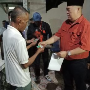 Calon Bupati Kabupaten Tangerang Bapak H. Zulkarnain S.E BAGI-BAGI BPJS DI Desa Bonisari Kecamatan Pakuhaji Kabupaten Tangerang. 
