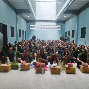 Pembagian Peralatan Kebersihan Kepada WBP LP Narkotika Kelas IIA P.Siantar