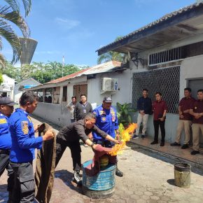 Mitigasi Risiko Kebakaran, Lapas Tebing Tinggi Gandeng Dinas Pemadam Kebakaran Kota Tebing Tinggi Sosialisasi dan Simulasi Penanggulangan Dini Bahaya Kebakaran