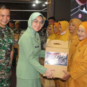 Persit KCK Cabang XXX Kodim 0620/Kabupaten Cirebon Hadiri Acara Donor Darah dalam Rangka HUT TNI ke-79