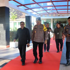 Kunker di Provinsi Kalteng, Wakapolda Bersama Kajati dan Danrem Sambut Kedatangan Menteri Pertanian RI di Bandara Tjilik Riwut