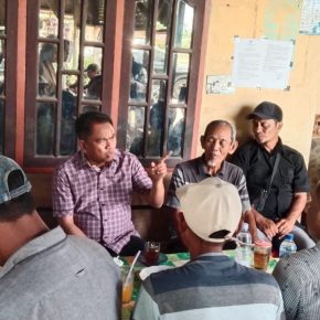 Calon Bupati Sergai H.Darma Wijaya Bercengkaramam Dengan Warga di Warung Kopi Pak Sunar Desa Sei Rejo Sei Rampah