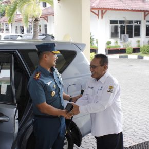 Jalin Silaturahmi, Danlanal Cirebon Berkunjung ke Dirut PDAM Tirta Giri Nata Kota Cirebon