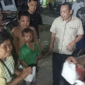 TSS Kota Tebing Tinggi Bagikan 400 Bungkus Nasi Goreng Kepada Warga Yang Terkena Banjir