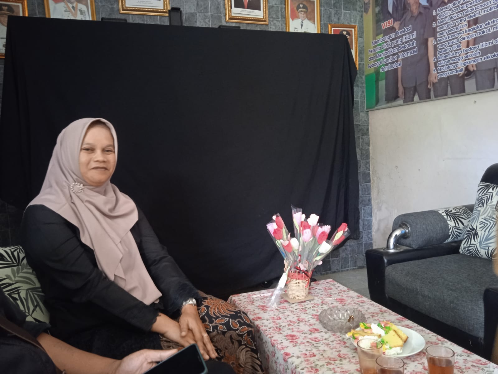 Kepala sekolah Ibu Mimin.(dok Ade Haryanto)