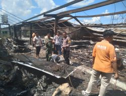 Unit Inafis Polresta Palangka Raya Lakukan Olah TKP Awal Kebakaran di Lantai 3 UFO Elektronika