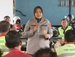 Polresta Cirebon Gelar Silaturahmi dan Pemasangan Bendera Merah Putih di Angkutan Barang