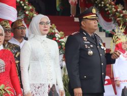 Dengan Khidmat, Kapolresta Palangka Raya Ikuti Upacara Pengibaran Bendera Merah Putih di Kantor Wali Kota