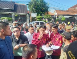 Subgarnisun Cirebon Dampingi PN Cirebon Eksekusi Karaoke Fantasi di Jalan Kartini