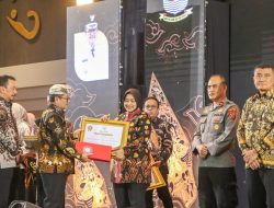 Kapolresta Cirebon Raih Penghargaan Mitra Kerja Inspiratif Pembinaan dan Pengawasan Kepada Wajib Pajak Daerah   