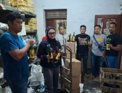 Polresta Cirebon Sita 60 Botol Miras Hasil Razia Pekat
