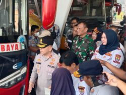 Danramil 1402/Harjamukti Hadiri Ramcheck Kendaraan Angkutan Lebaran di Terminal Harjamukti