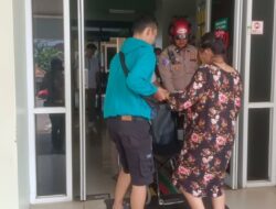 Aksi Sigap Anggota satlantas Polres Kuningan, Urai Macet Bantu Ibu Hendak Melahirkan