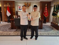 K.H. Imaduddin Utsman Al Bantani Sampaikan Surat Laporan Batalnya Nasab Habaib Kepada Presiden Prabowo