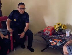 Kepedulian untuk Jajaran, Karutan Kandangan Jenguk Petugas yang Tengah Sakit
